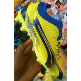 Chaussures de football Puma...