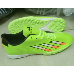 Chaussures de football...