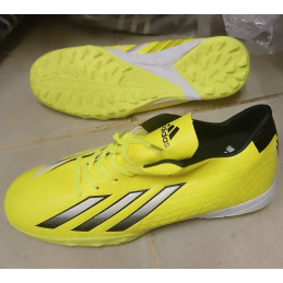Chaussures de football...