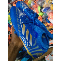 Chaussures de football...