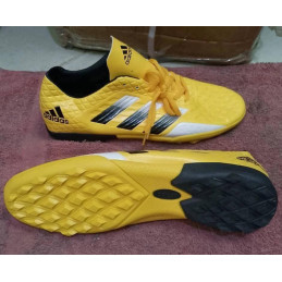 Chaussures de football...