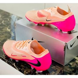 Chaussures de football Nike...