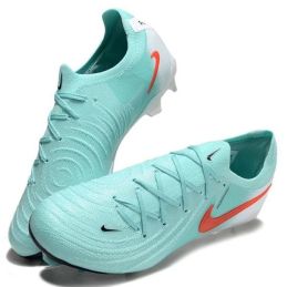 Chaussures de football Nike...