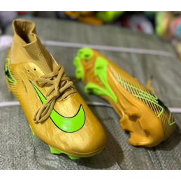 Chaussures de football Nike...