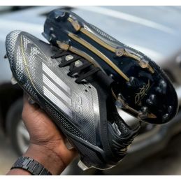 Chaussures de football...