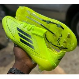 Chaussures de football...