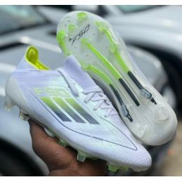 Chaussures de football...