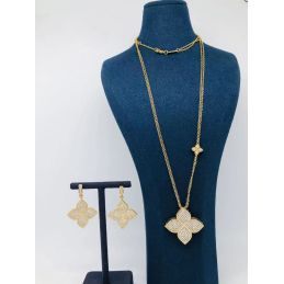 Collier pendentif et...