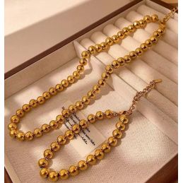 Collier de perles et...