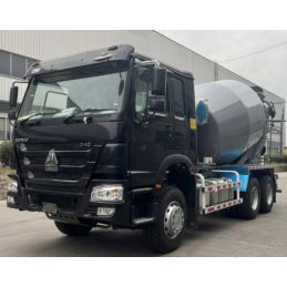 Camion Malaxeur à Béton...