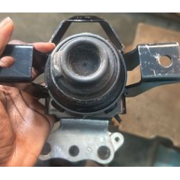 Support (patte) moteur neuf...