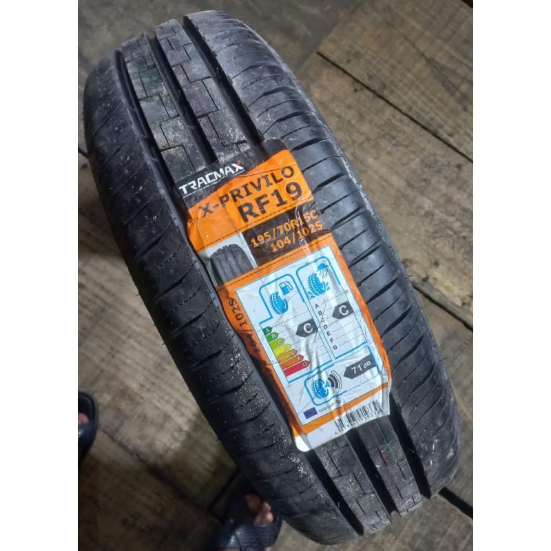 Pneu été 195/70R15C 104/102S RF19 - Indice De Charge 104/102, Bruit 71 DB - Efficacité Carburant C, Adhérence Humide C